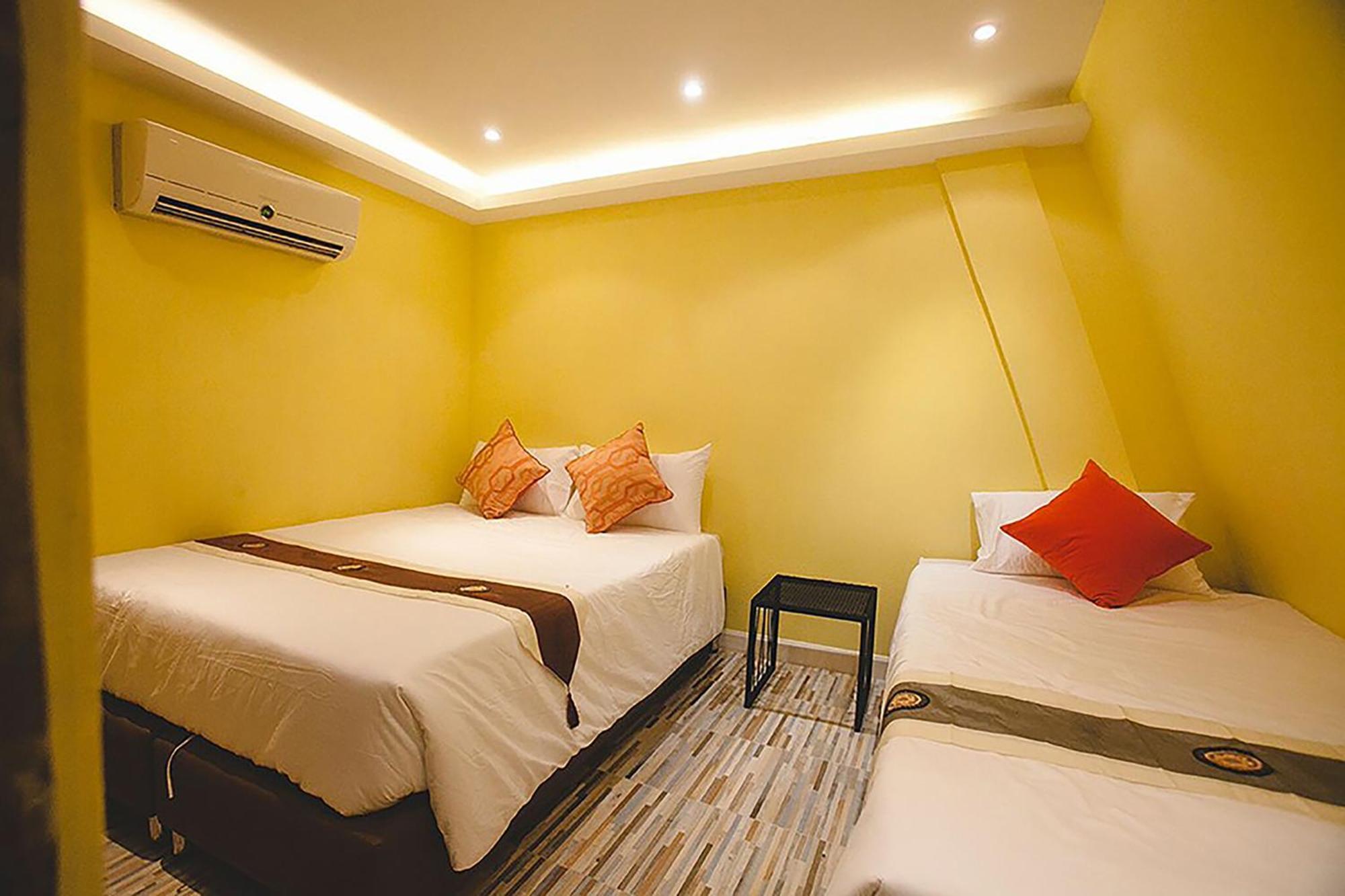 Double Five Hostel Bangkok Exterior photo