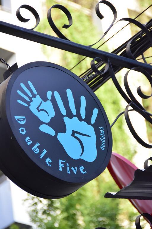 Double Five Hostel Bangkok Exterior photo