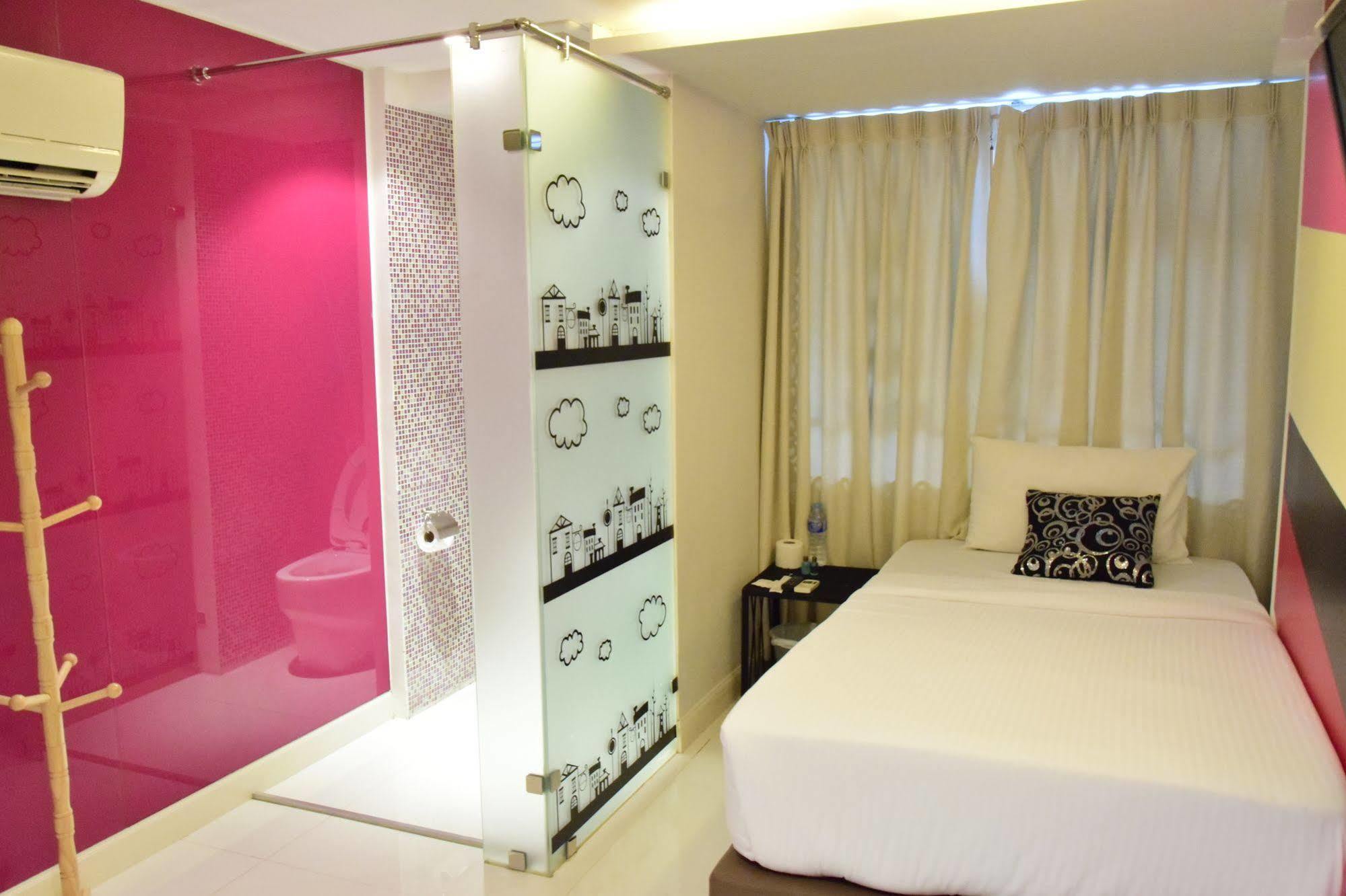 Double Five Hostel Bangkok Exterior photo